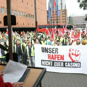 Streik und Demonstration der Hafenarbeiter in Hamburg