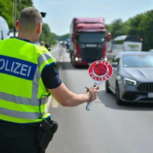 Symbolbild - Grenzkontrolle auf der A12