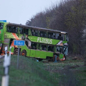 Unfall mit Reisebus auf A9 bei Leipzig