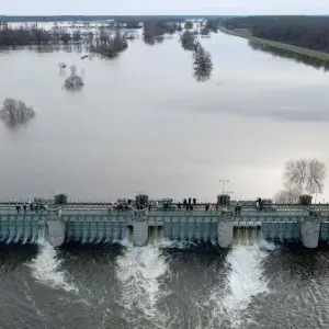 Hochwasser in Sachsen-Anhalt - Pretziener Wehr