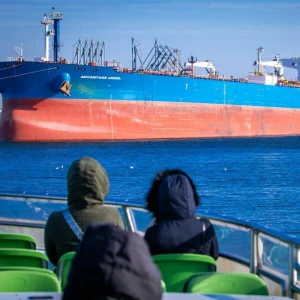 Öltanker im Rostocker Hafen