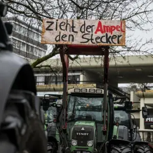 Landwirte protestieren mit Traktor-Demo