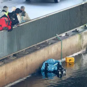 Suche nach weiteren Leichenteilen in Hamburger Kanal