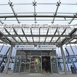 Eingang Flughafen Erfurt-Weimar