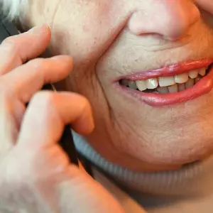 Silbernetz - Hotline für einsamen Senioren