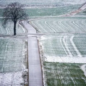 Schnee auf Feldern