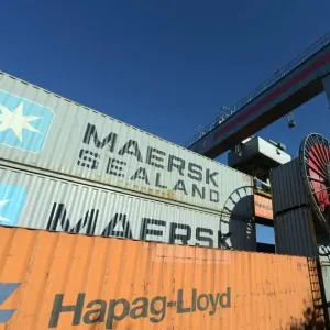 Container von Maersk und Hapag-Lloyd