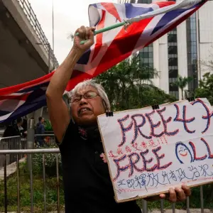 Aktivistin protestiert in Hongkong
