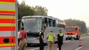 Unfall mit Reisebus auf A24