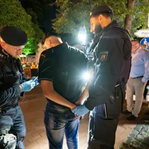 NRWs Innenminister Reul beim «Pützchens Markt» in Bonn