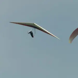 Gleitschirm- und Drachenflieger (Symbolbild)