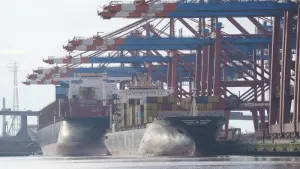 Containerterminals im Hafen