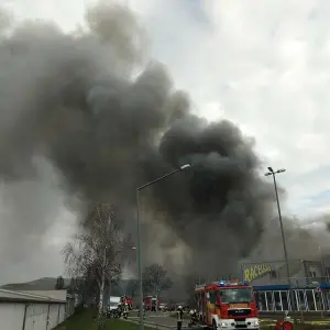 Großbrand in Herten - Rauchsäule über der Stadt