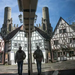 Burg Eppstein im Spiegel