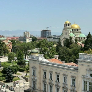 Blick auf die goldene Kuppel der Newski-Kathedrale in Sofia