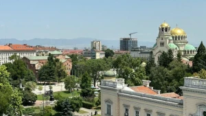 Blick auf die goldene Kuppel der Newski-Kathedrale in Sofia