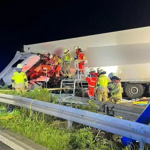 Lkw-Fahrer schwer verletzt: A4 bei Köln zeitweise gesperrt