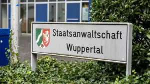 Schild vor dem Gebäude der Wuppertaler Staatsanwaltschaft