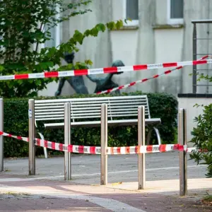 Lehrkraft auf Parkplatz niedergestochen