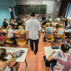 Schülerinnen und Schüler im Unterricht