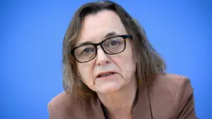 Prof. Carmen Scheibenbogen
