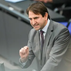 CDU-Vize Jung kritisiert Ampel nach Meyer-Burger-Ankündigung