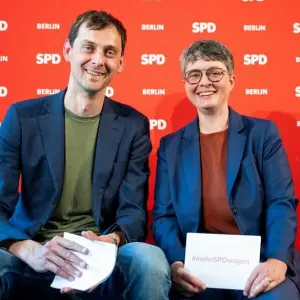 Die SPD-Vorsitzenden Martin Hikel und Nicola Böcker-Giannini