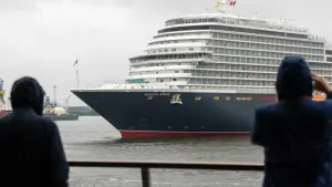 Kreuzfahrtschiff «Queen Anne» läuft erstmals in Hamburg ein