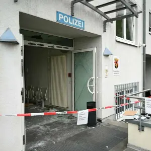 Macheten-Angriff auf Polizeiinspektion in Linz am Rhein