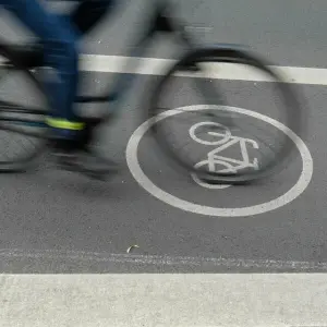 Fahrrad auf Radweg