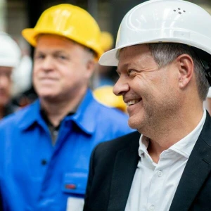 Habeck besucht Meyer Werft in Papenburg