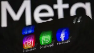 Die Sozialen Apps von Meta auf dem Display eines Smartphones