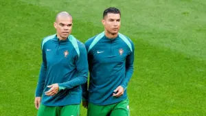 Pepe (l) und Cristiano Ronaldo