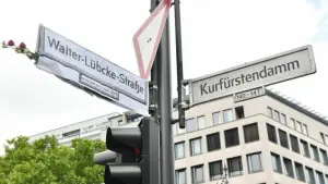 Symbolische Straßenumbenennung in Walter-Lübcke-Straße