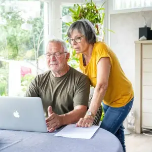 Ehepaar vorm Computer