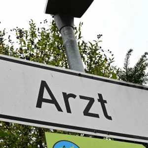 Arzt - Hinweisschild