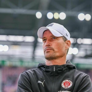 Trainer Alexander Blessin vom  FC St. Pauli