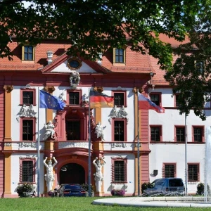 Der Hirschgarten vor der Thüringer Staatskanzlei