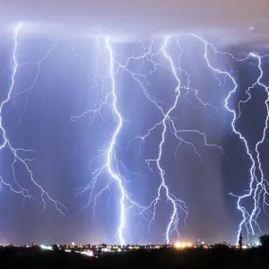 Schutz vor Blitzschäden: So kannst Du Deine Technik bei Gewitter schützen