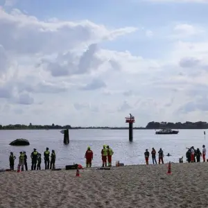 Großaufgebot sucht nach Kind in der Elbe