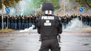 Fußball-Fans und Polizei