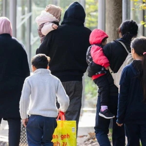 Geflüchtete auf einer Straße