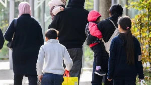 Geflüchtete auf einer Straße