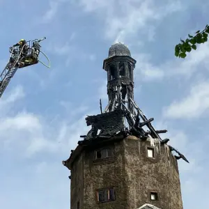 Feuer in der Spitze vom Neutorturm Arnstadt