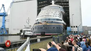 Ausdocken vom neuen Kreuzfahrtschiff „Disney Treasure“