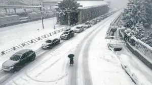 Brennerautobahn nach schweren Schneefällen teilweise gesperrt