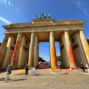 Klimaaktivisten besprühen Brandenburger Tor