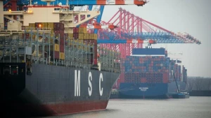 MSC-Containerschiff im Hamburger Hafen