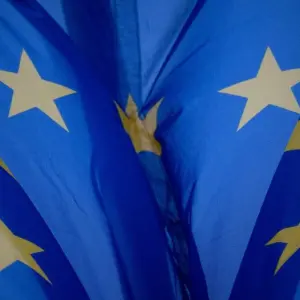 Eine Europafahne weht im Wind