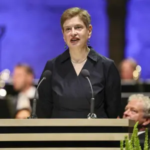 Chruschtschow-Urenkelin eröffnet Salzburger Festspiele